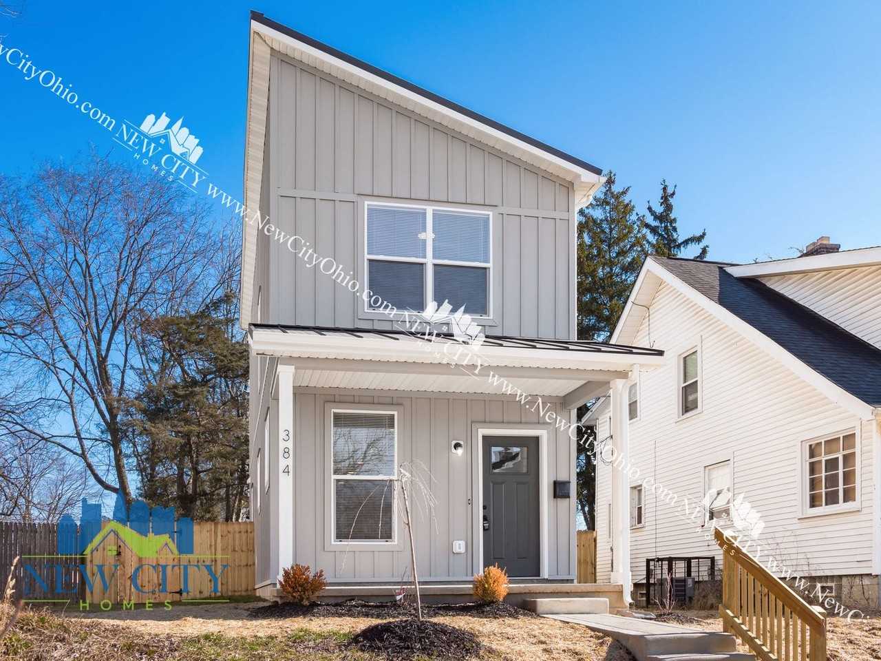 384 Whitethorne Ave - Photo 3 of 37