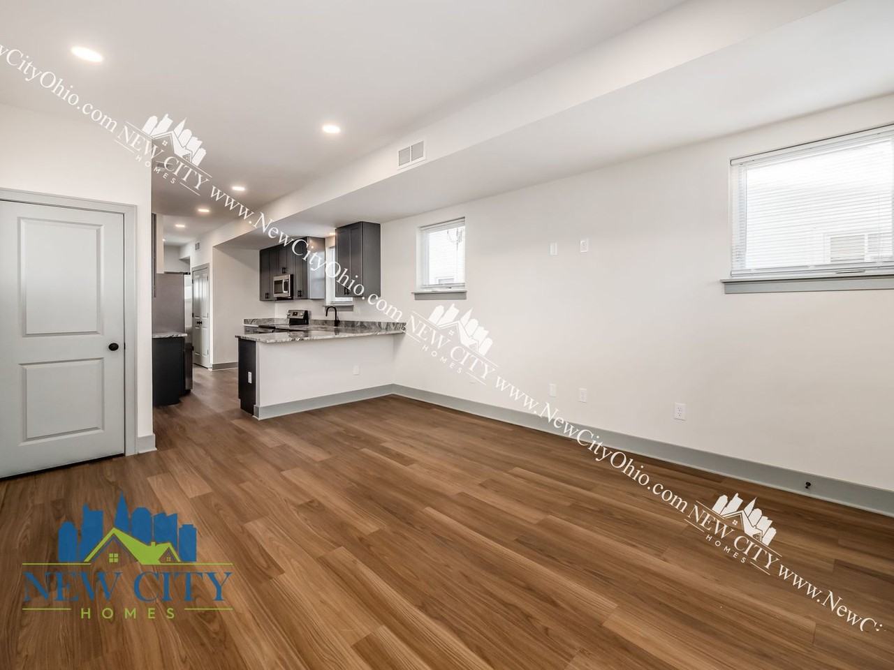 384 Whitethorne Ave - Photo 7 of 37