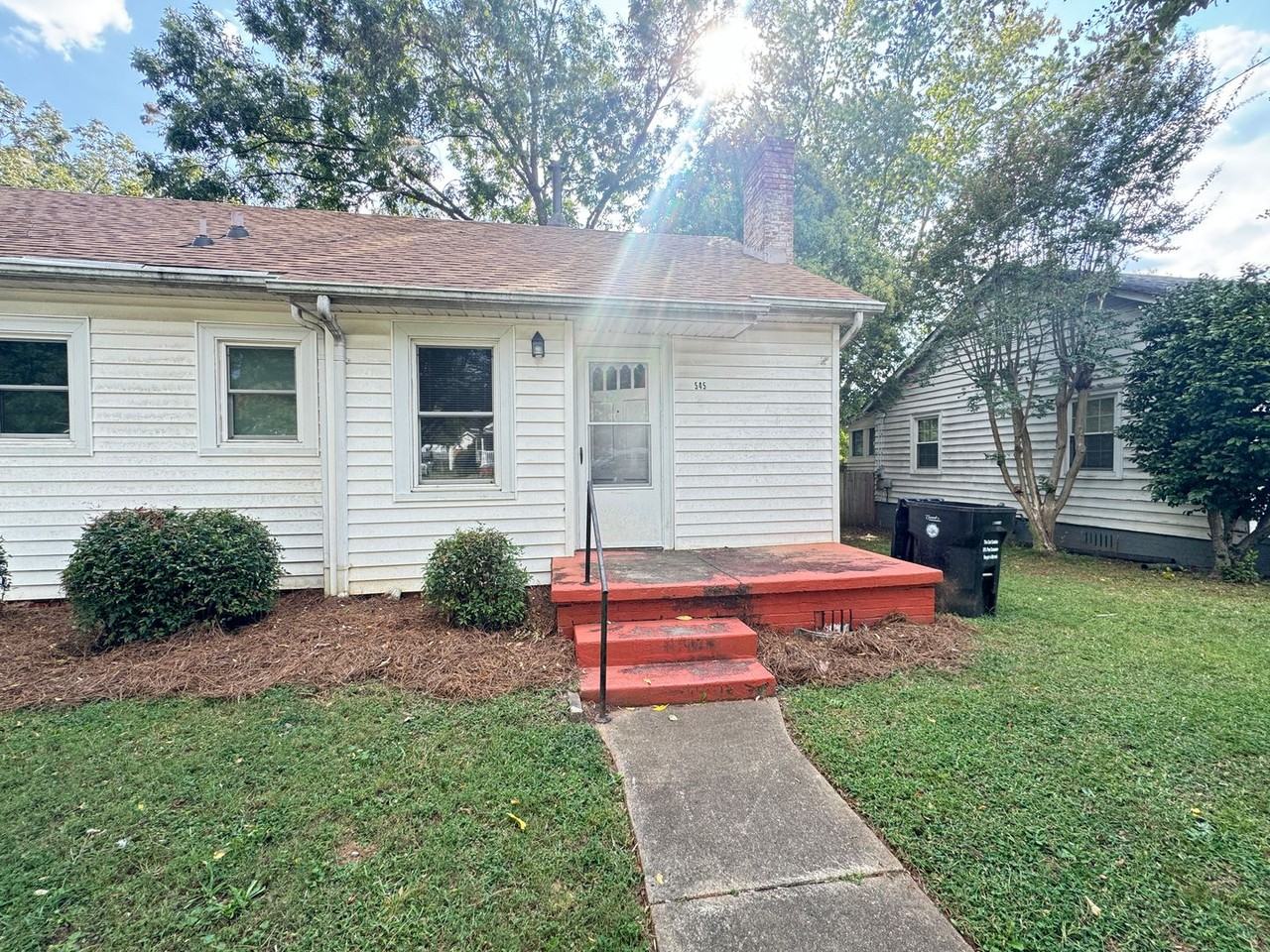 545 Hyde Park Drive Northeast - Photo 2 of 11