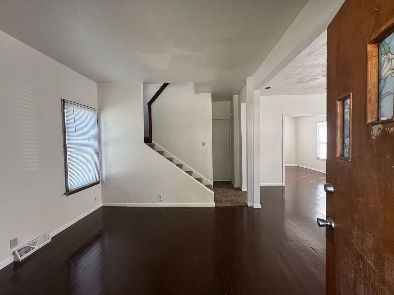 943 Moore St - Photo 3 of 26