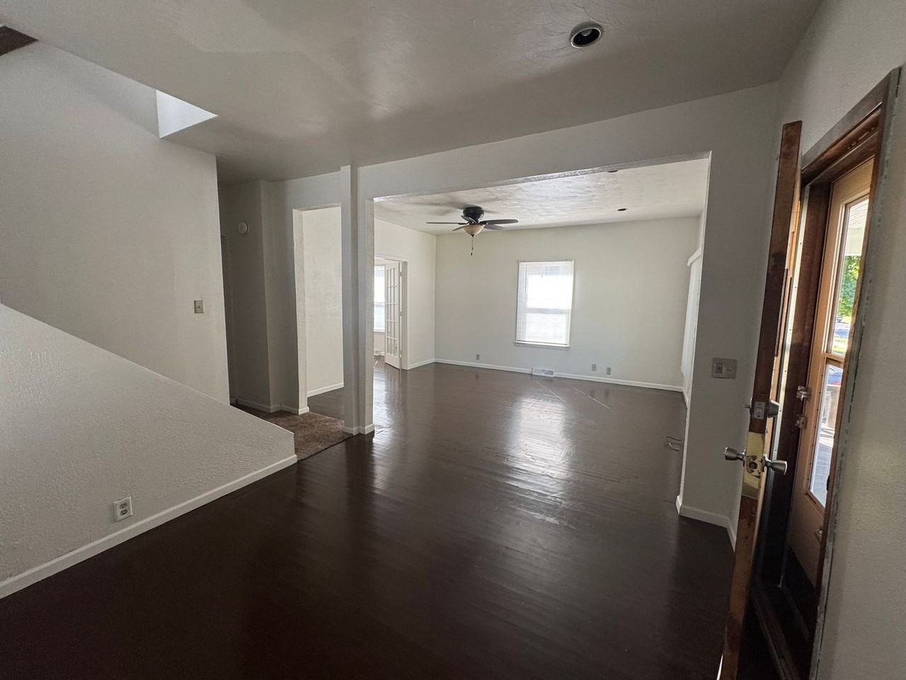 943 Moore St - Photo 5 of 27