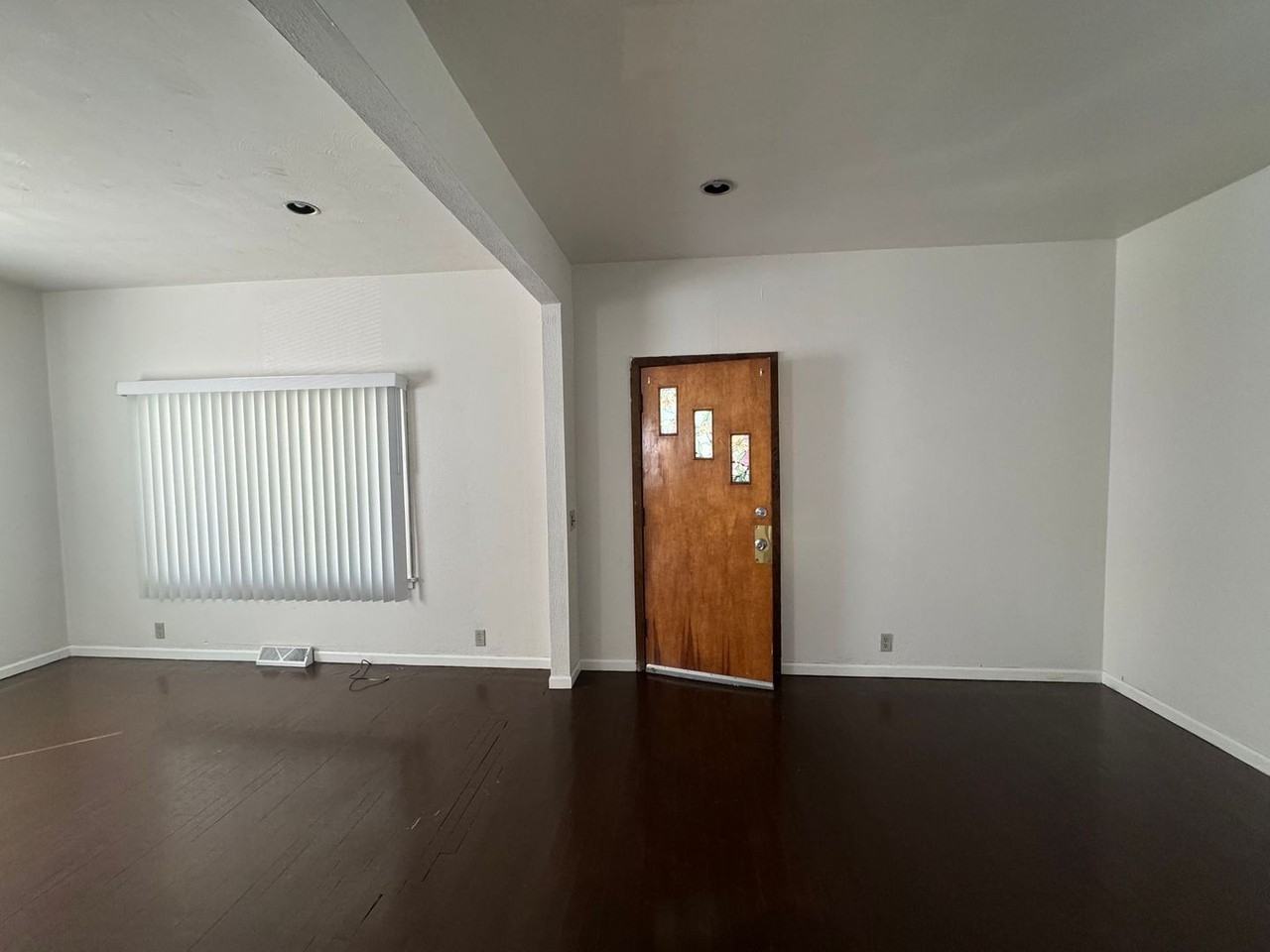 943 Moore St - Photo 6 of 27
