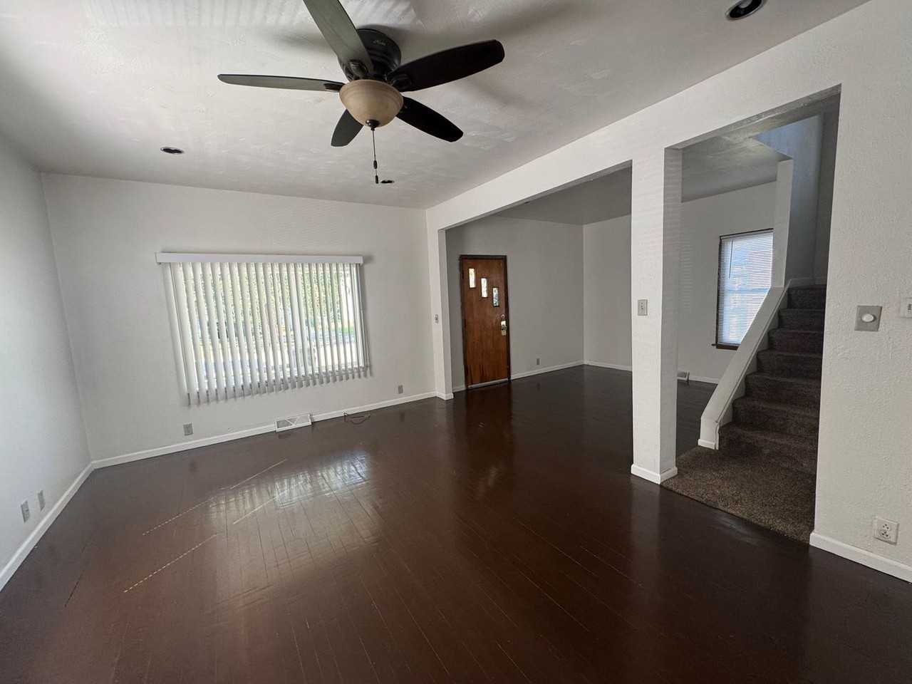 943 Moore St - Photo 7 of 27