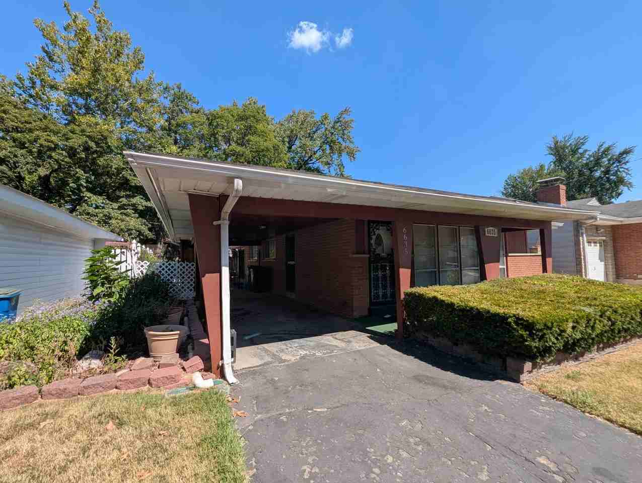 6635 Kenwood Dr - Photo 3 of 16