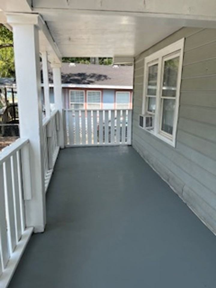 304 Nixon St - Photo 3 of 16