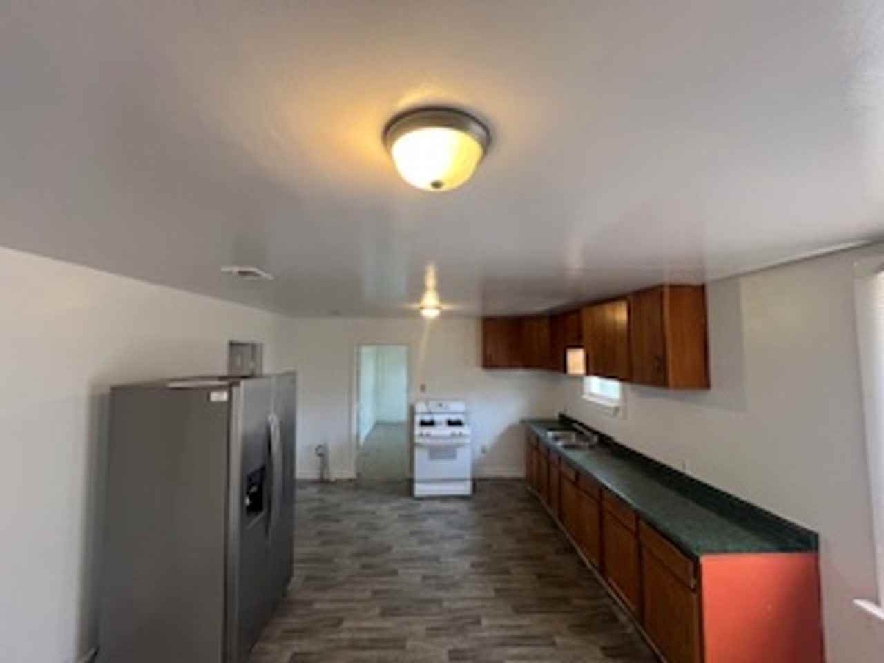 304 Nixon St - Photo 7 of 16