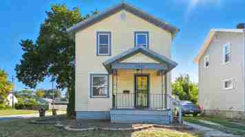 featured image of 3001 Holton Ave