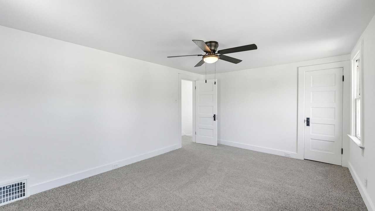 3001 Holton Ave - Photo 5 of 24