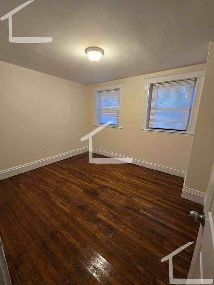 1748 Commonwealth Ave - Photo 4 of 8