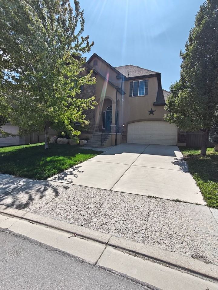 2896 East Lookout Drive