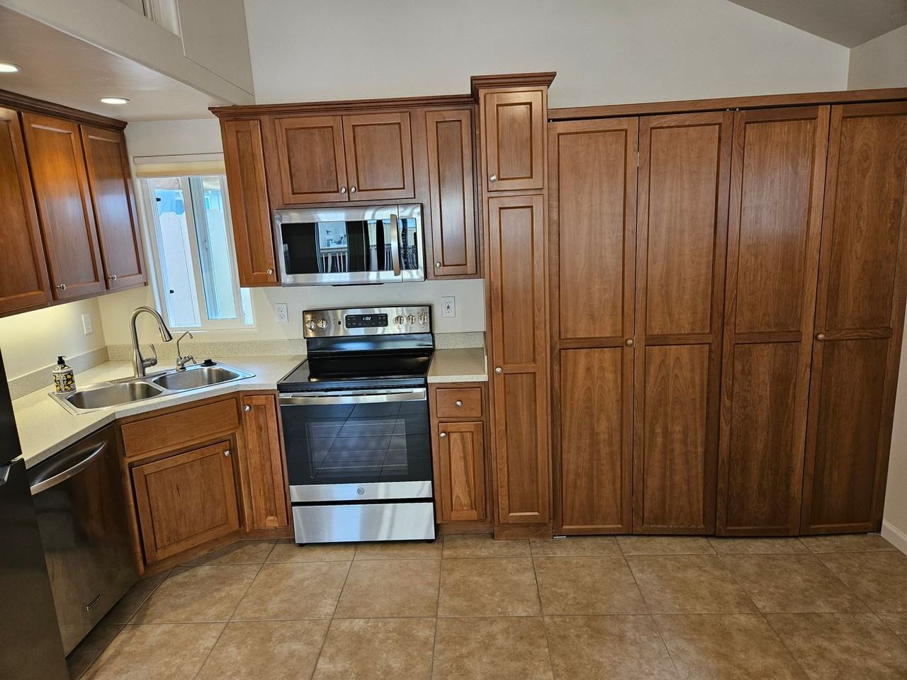 337 Las Vegas St - Photo 4 of 12