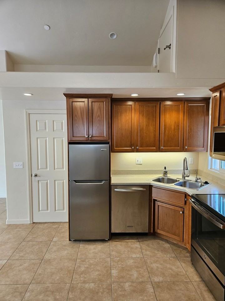 337 Las Vegas St - Photo 5 of 12