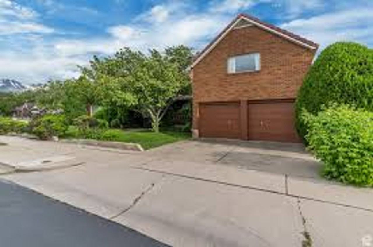 687 N Main St - Photo 3 of 13