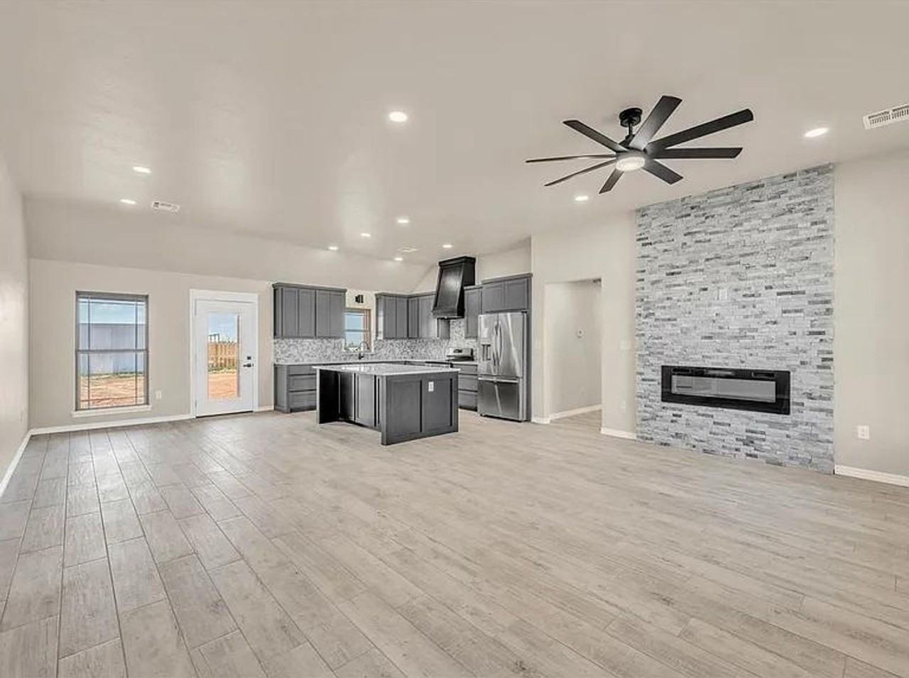 409 Bob White Rd - Photo 3 of 21