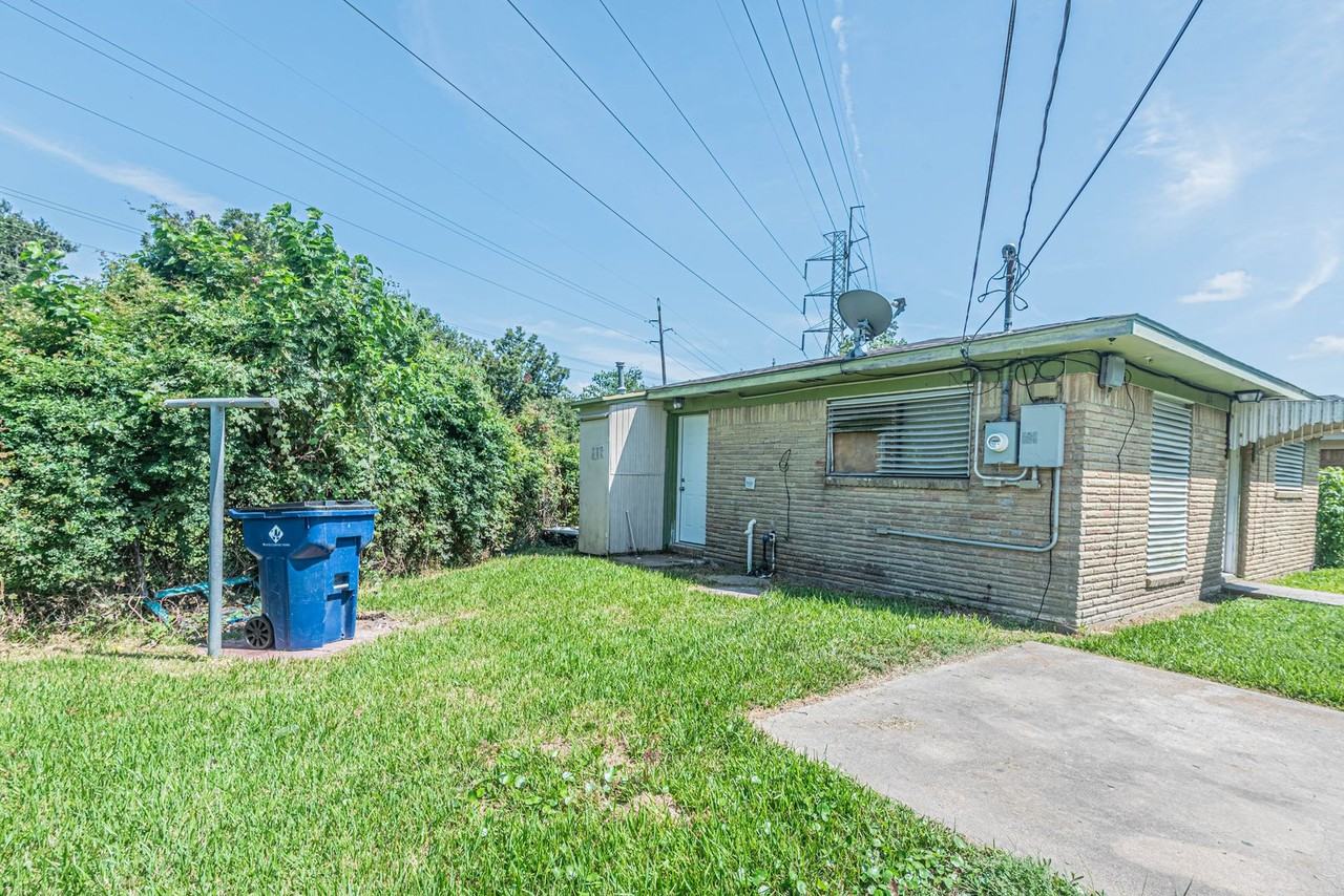 128 North Washington Street - Photo 2 of 16