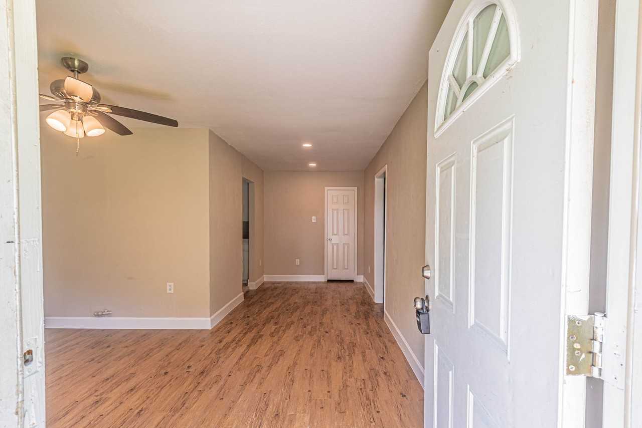 128 North Washington Street - Photo 3 of 16