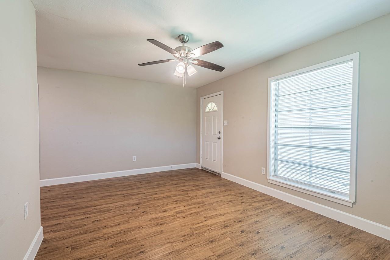 128 North Washington Street - Photo 4 of 16