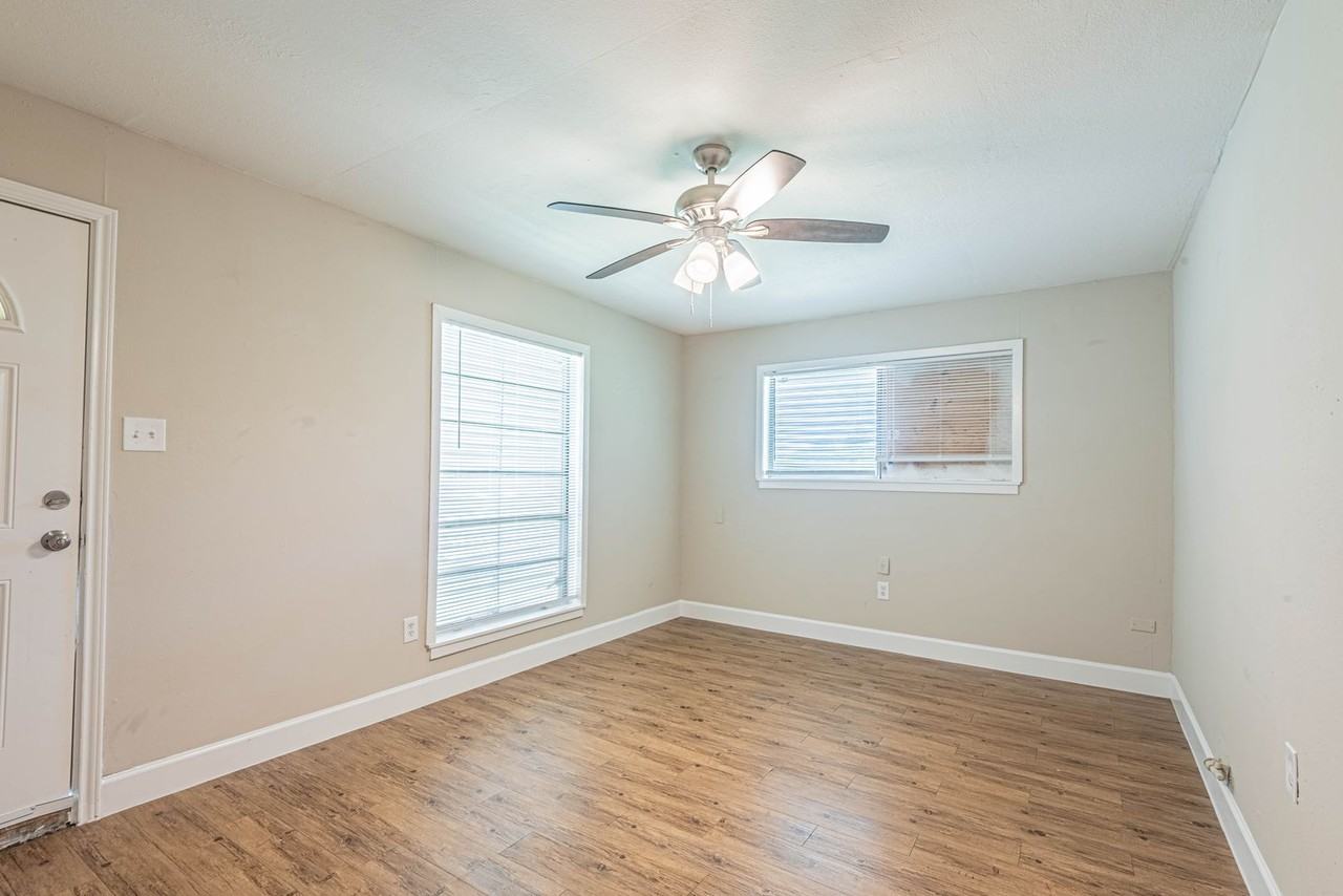 128 North Washington Street - Photo 5 of 16