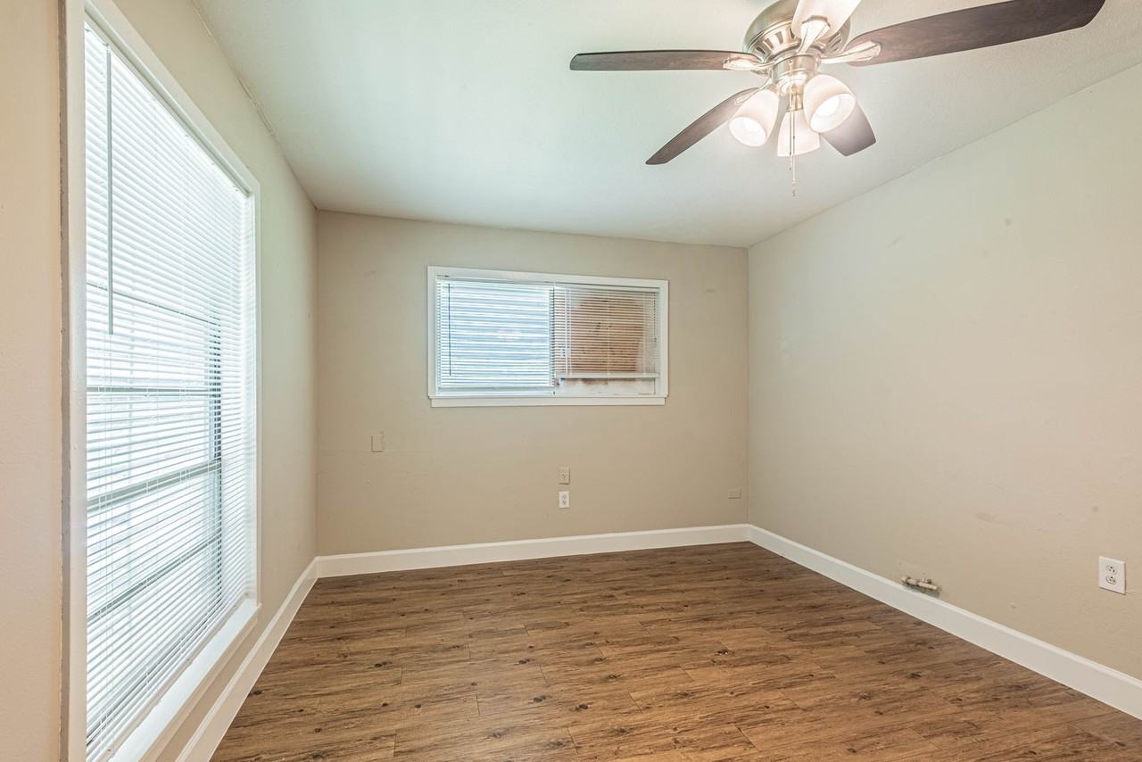 128 North Washington Street - Photo 6 of 16