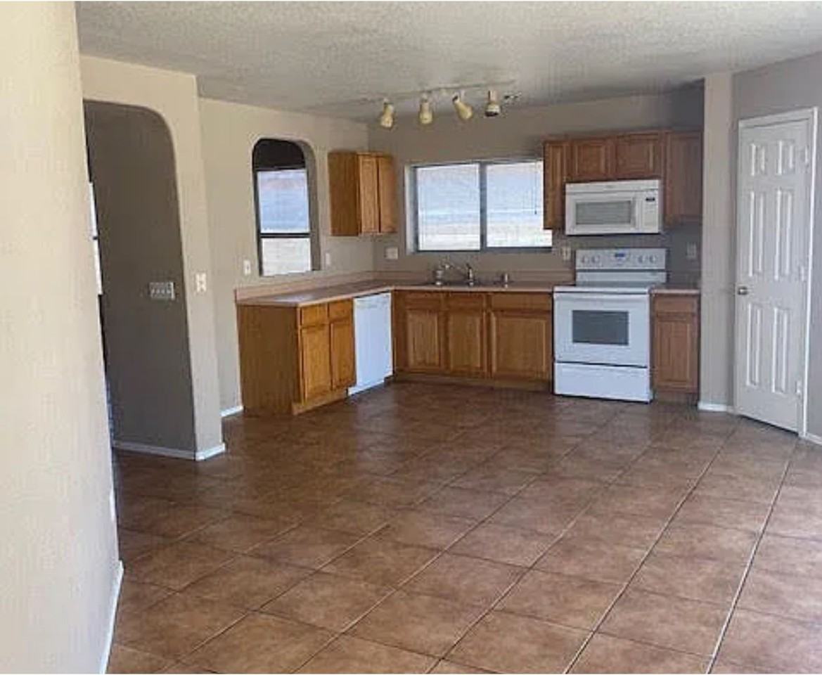 10518 W Carlota Ln - Photo 2 of 22