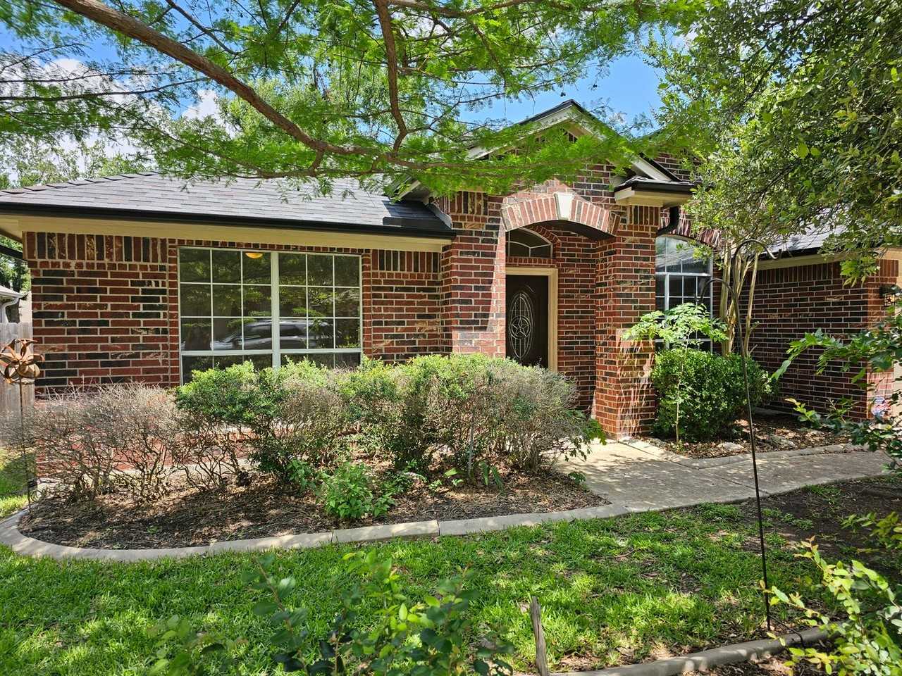 2204 Zoa Dr - Photo 2 of 22