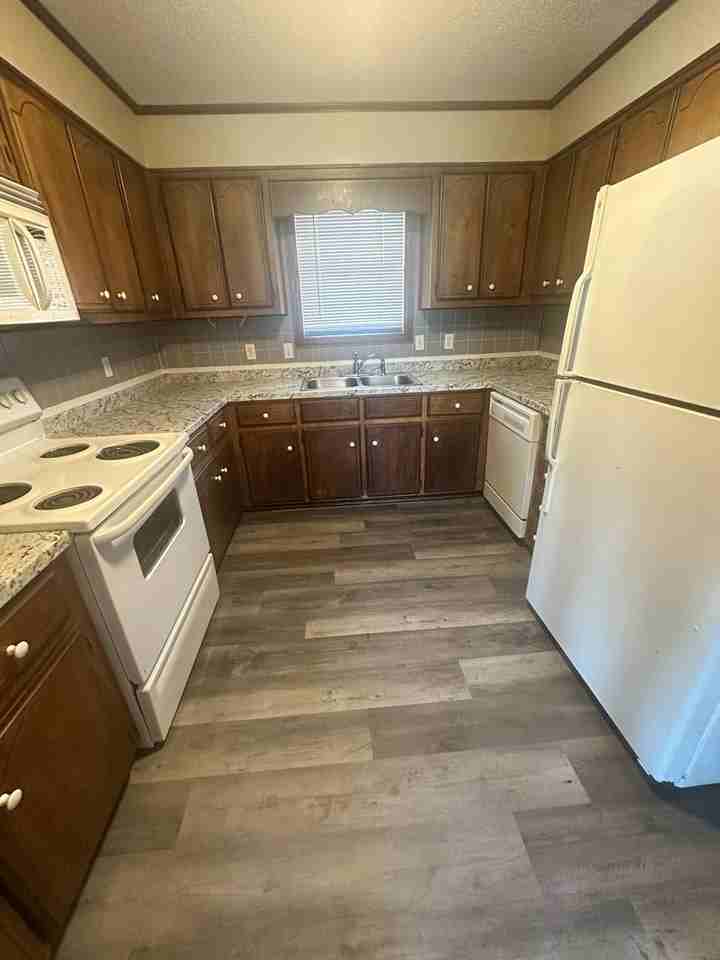 3905 Greenridge Road - Photo 3 of 25