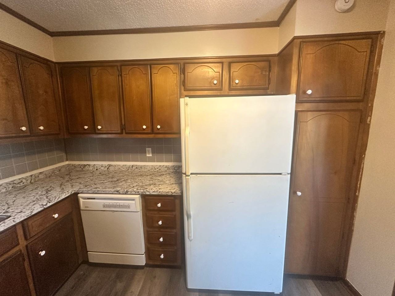 3905 Greenridge Road - Photo 4 of 25