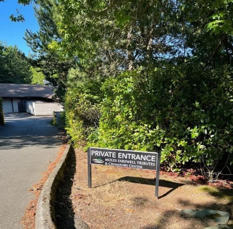 2465 Lakeway Dr - Photo 2 of 19