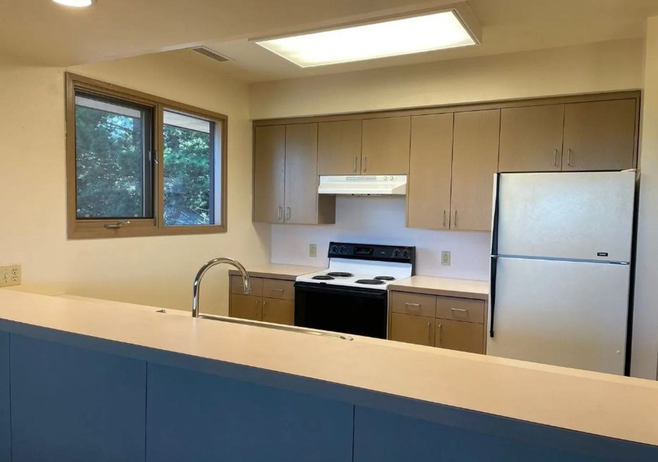 2465 Lakeway Dr - Photo 3 of 19