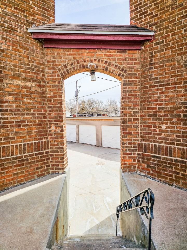 University Place Apartments - Photo 6 of 6