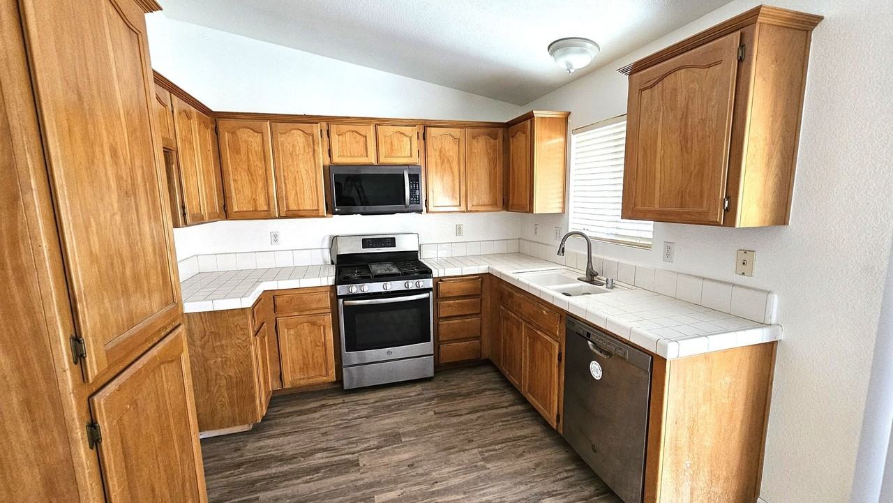 7007 Oak Forest Ct - Photo 4 of 13