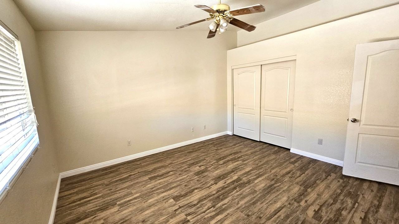 7007 Oak Forest Ct - Photo 5 of 13