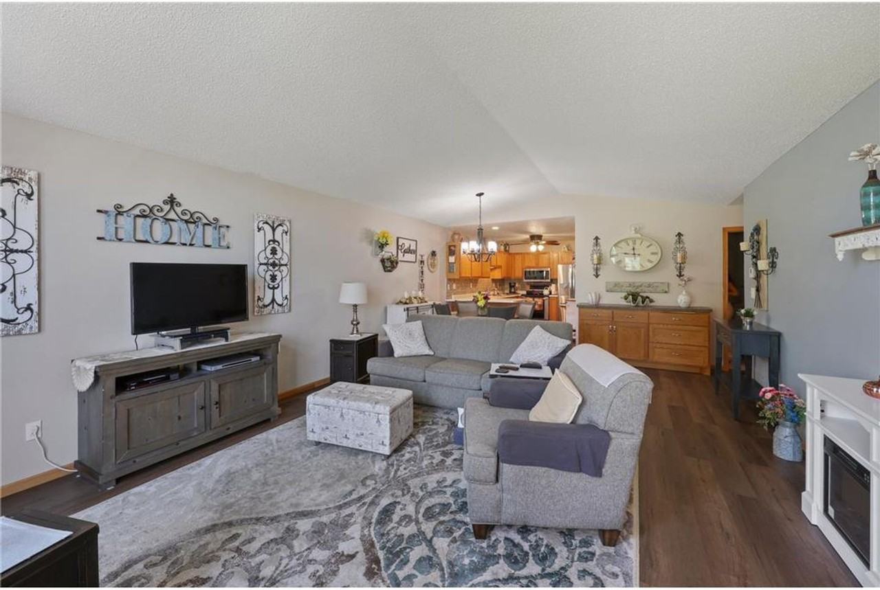 1320 Scout Dr - Photo 3 of 11