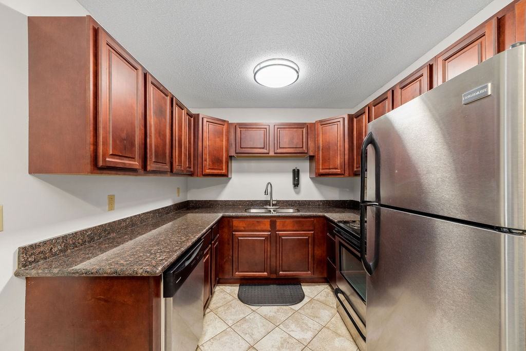 Seven Pines Apartments - Photo 7 of 15