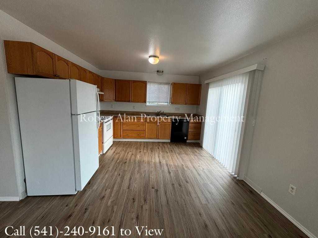 25 Se 18th St - Photo 3 of 7