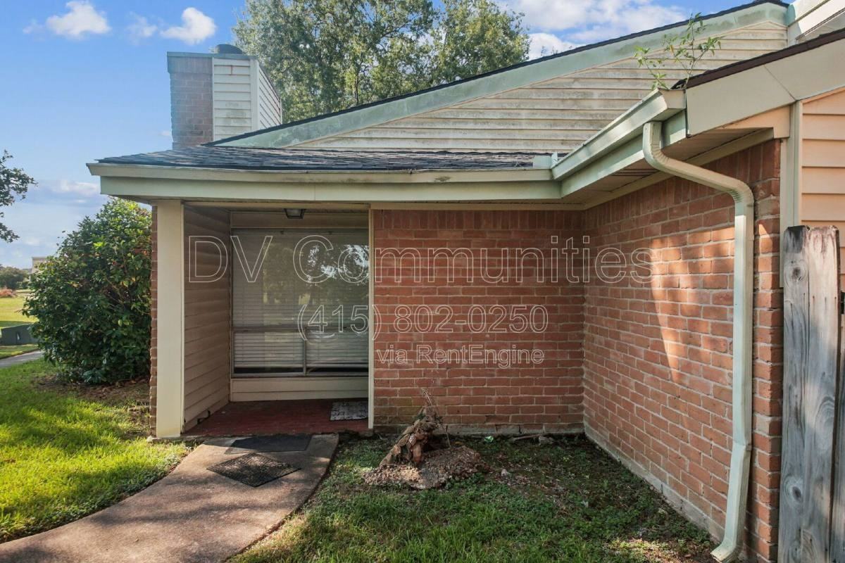 4802 Oak Hollow St - Photo 2 of 10