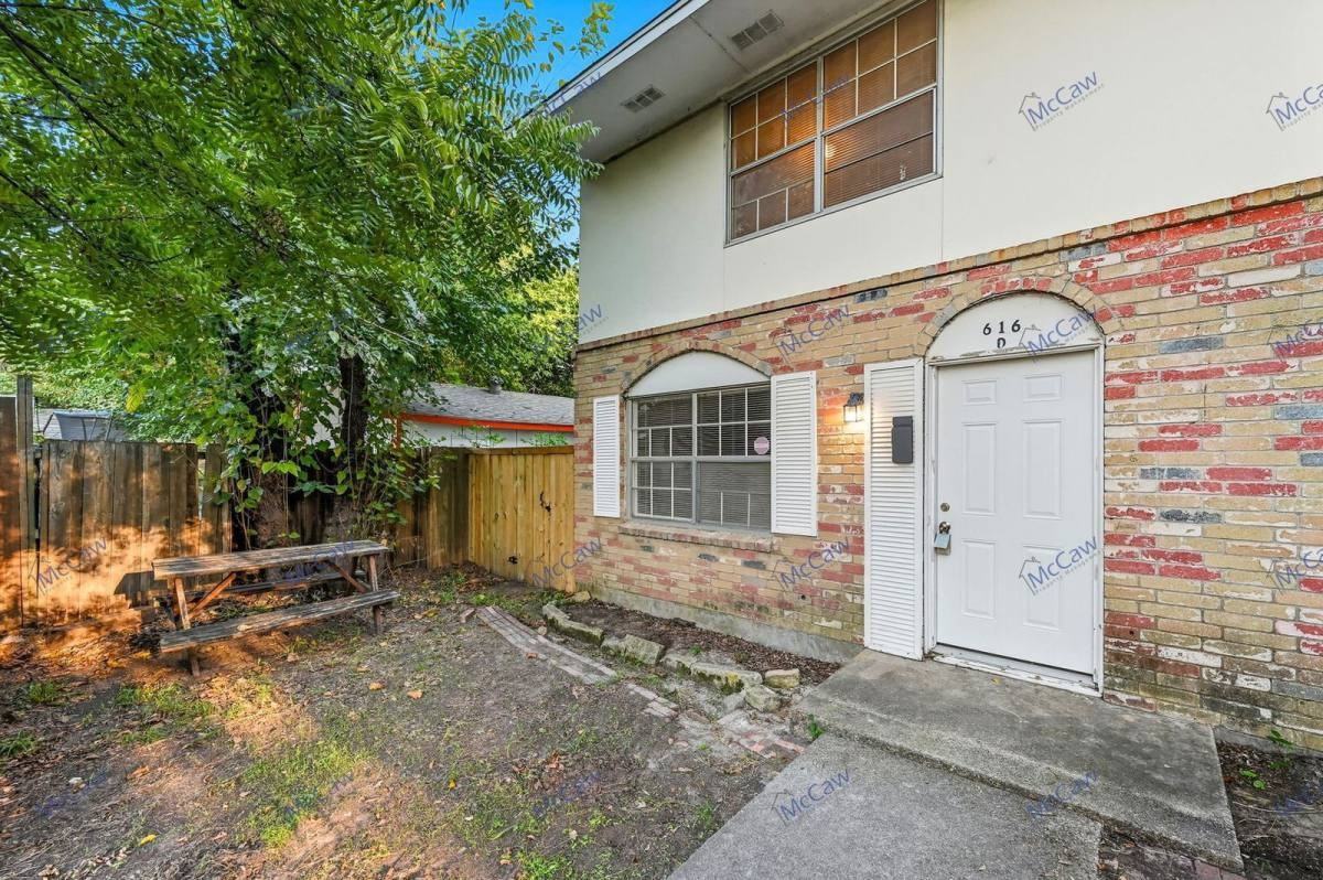 616 Moore St #D - Photo 2 of 10