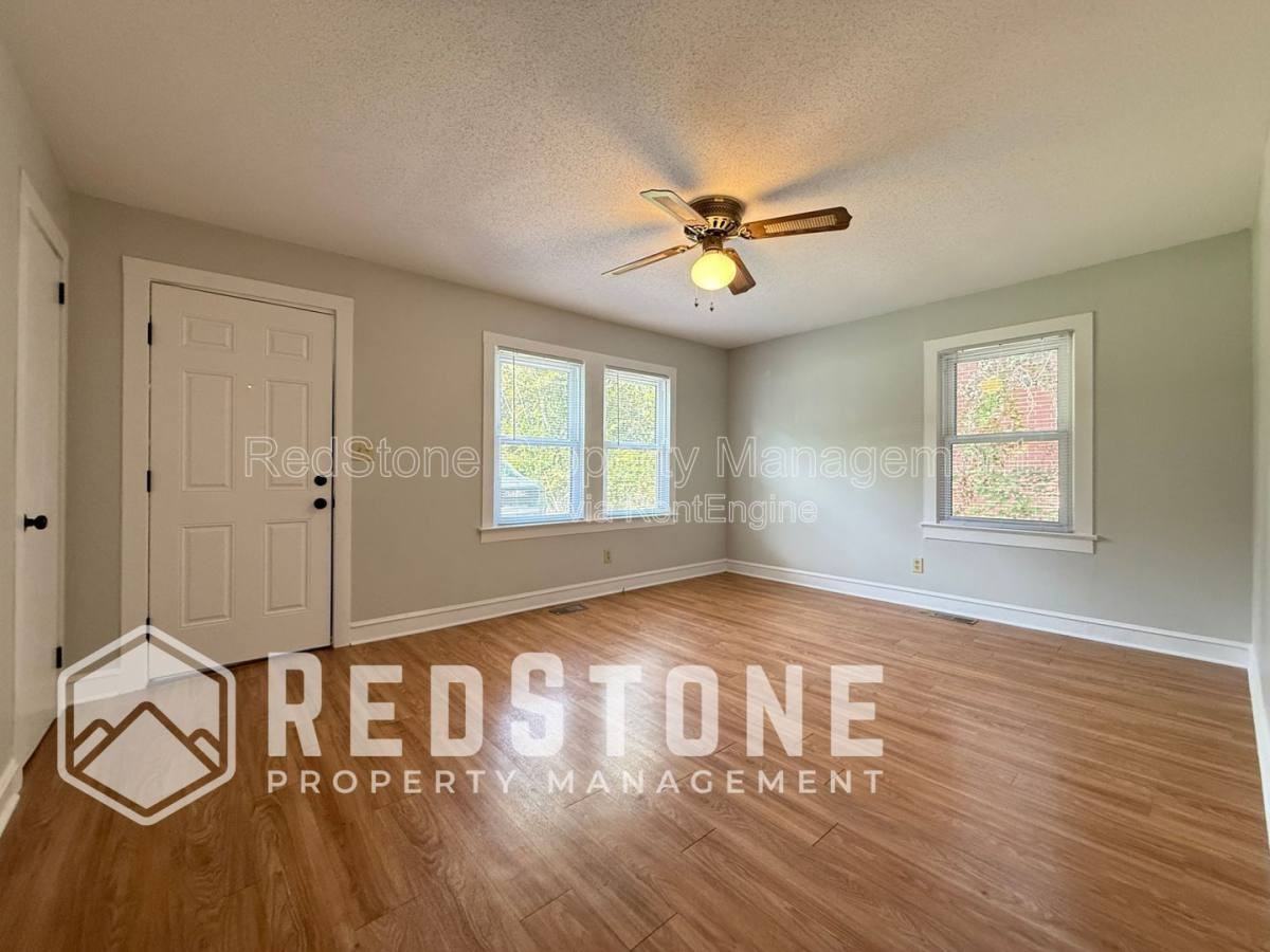 132 Hunter Ave - Photo 3 of 10