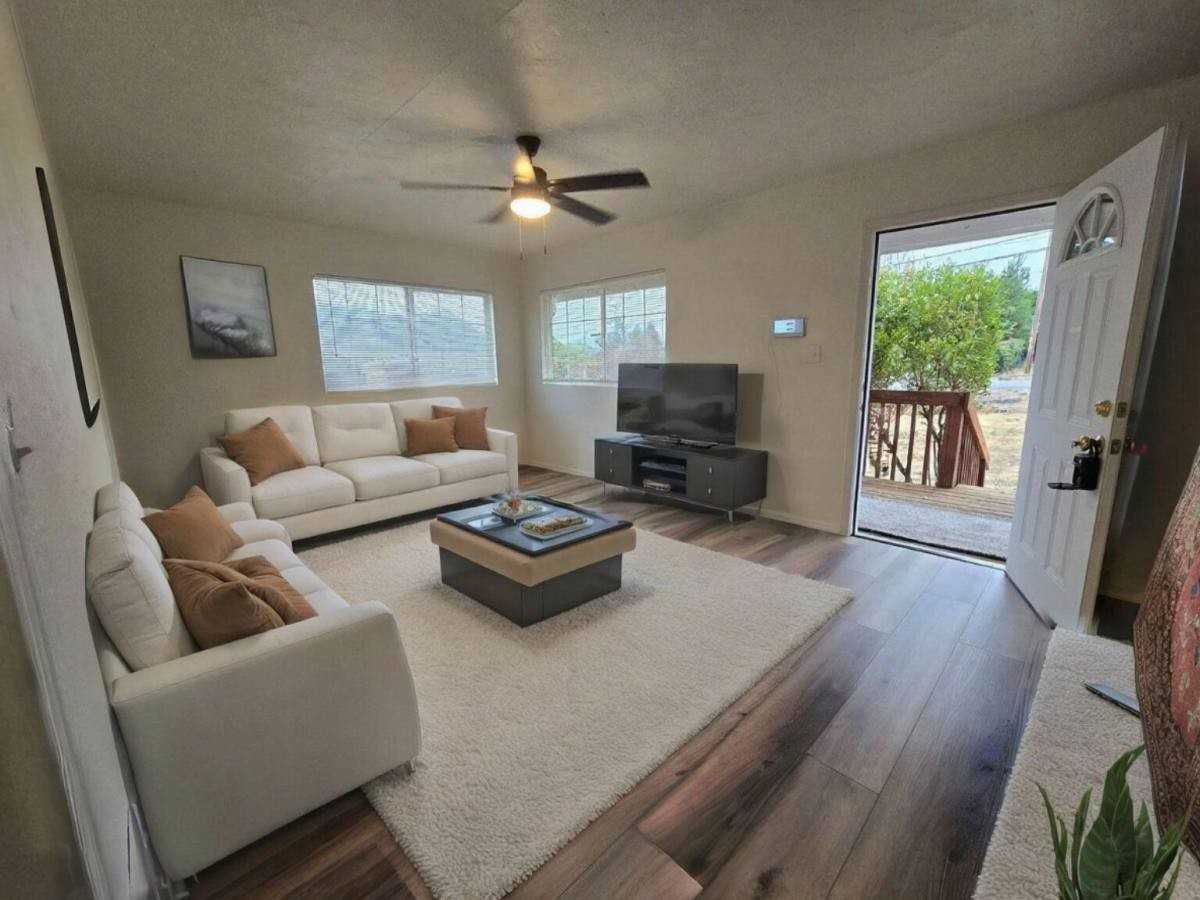 240 Se Grape Ave - Photo 2 of 10