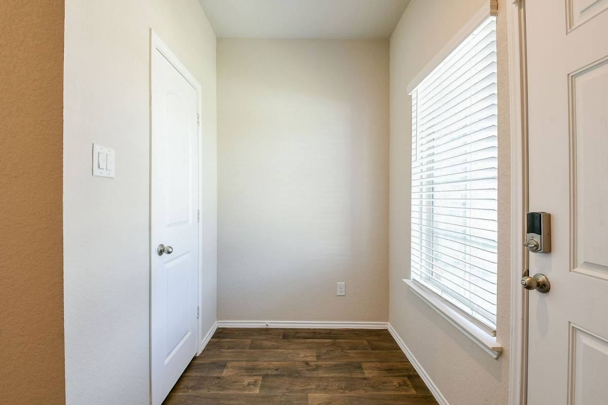 16744 Lonely Pines Dr - Photo 2 of 10