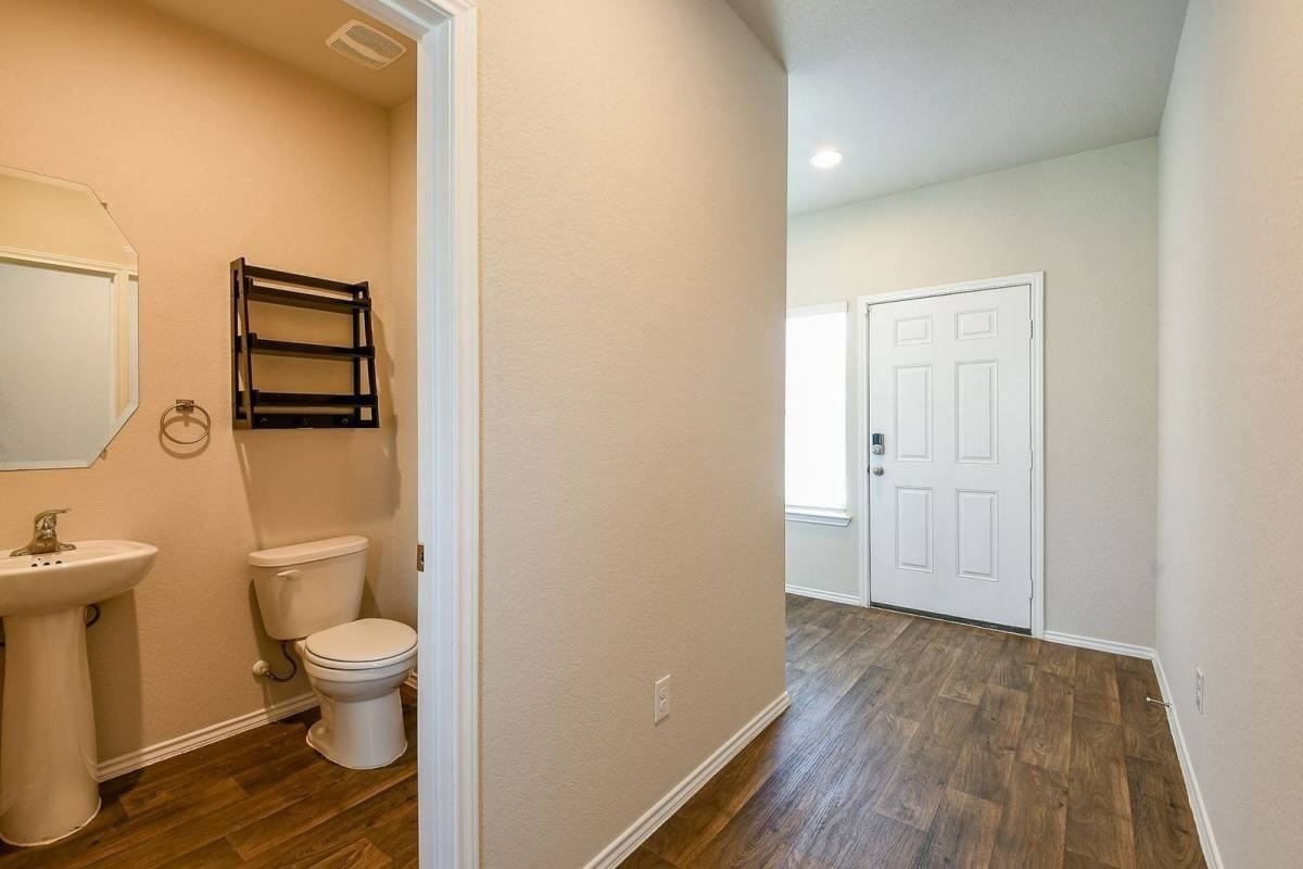 16744 Lonely Pines Dr - Photo 3 of 10