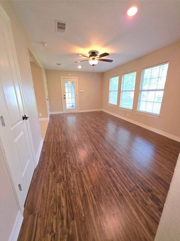 1008 Southampton St - Photo 3 of 3