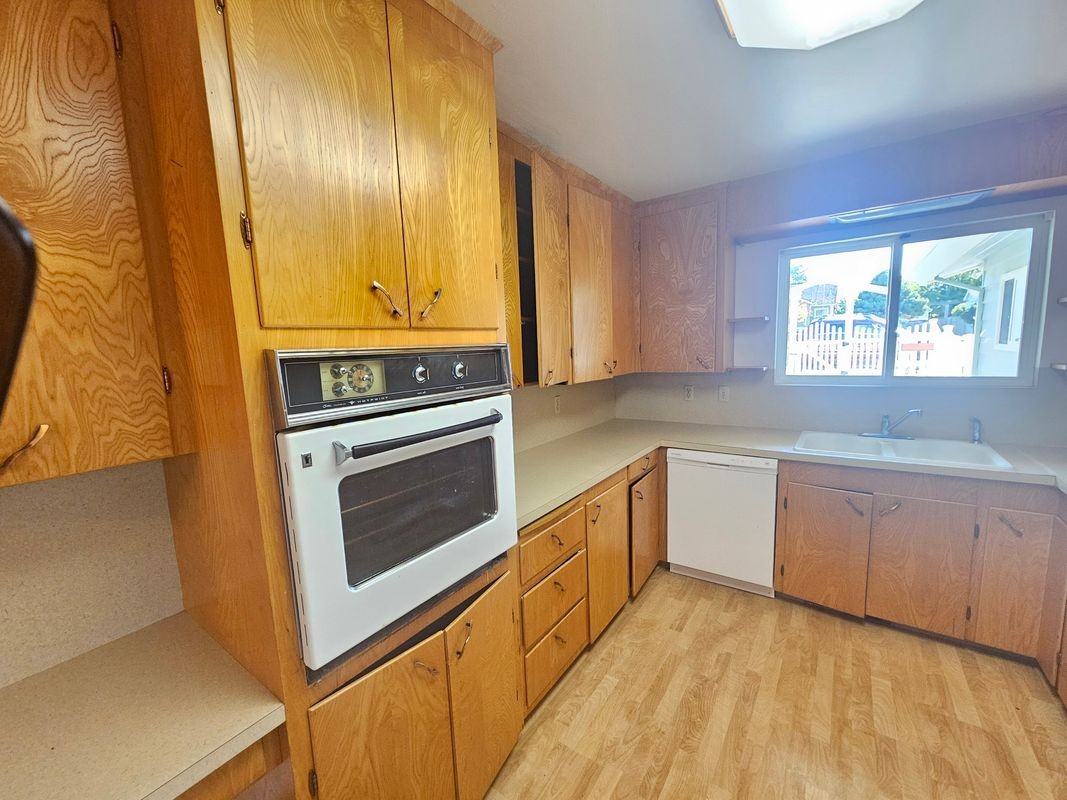 4160 Williams St - Photo 3 of 28