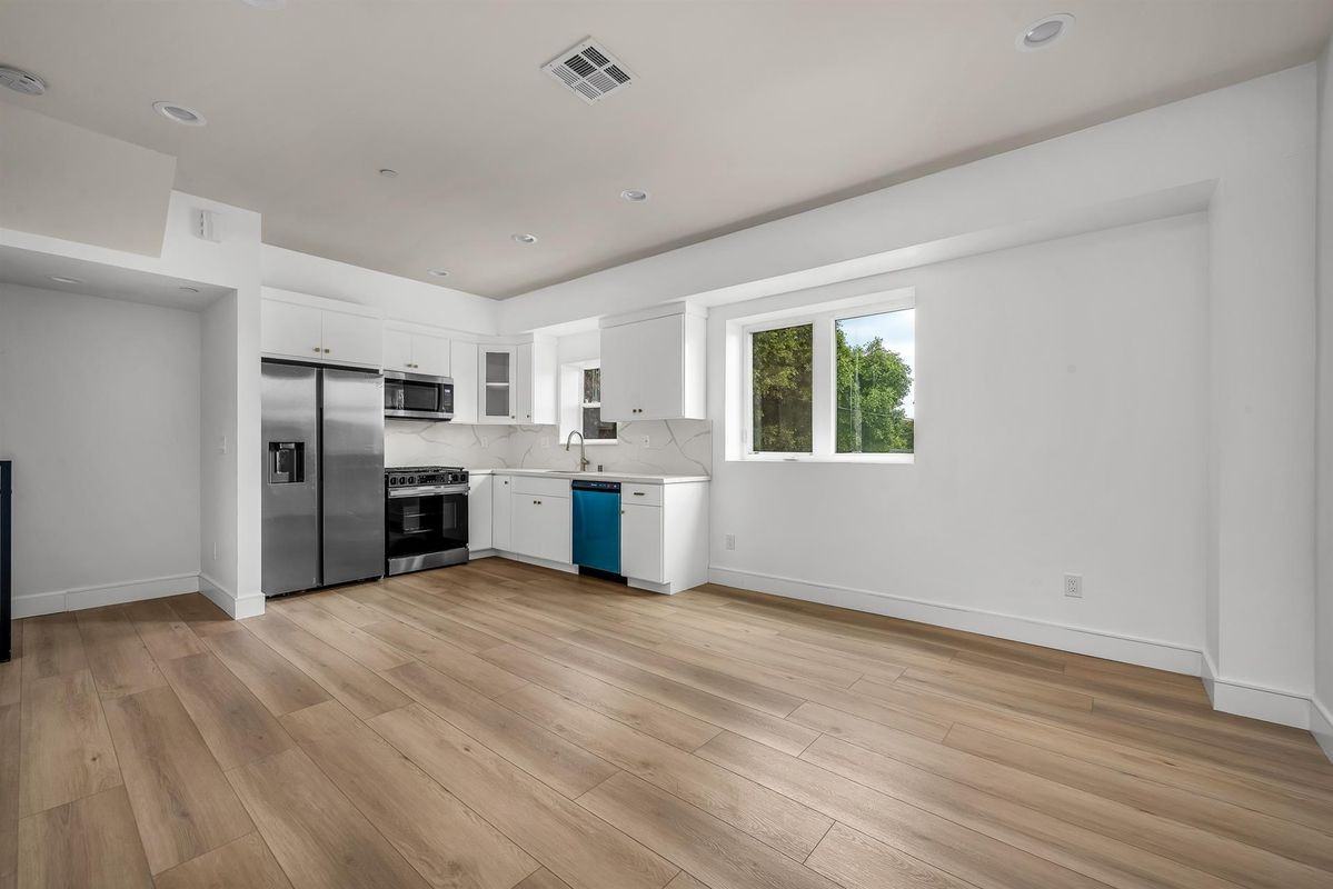 Saturn St - Photo 2 of 19