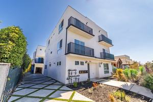 featured image of 5434 Romaine St