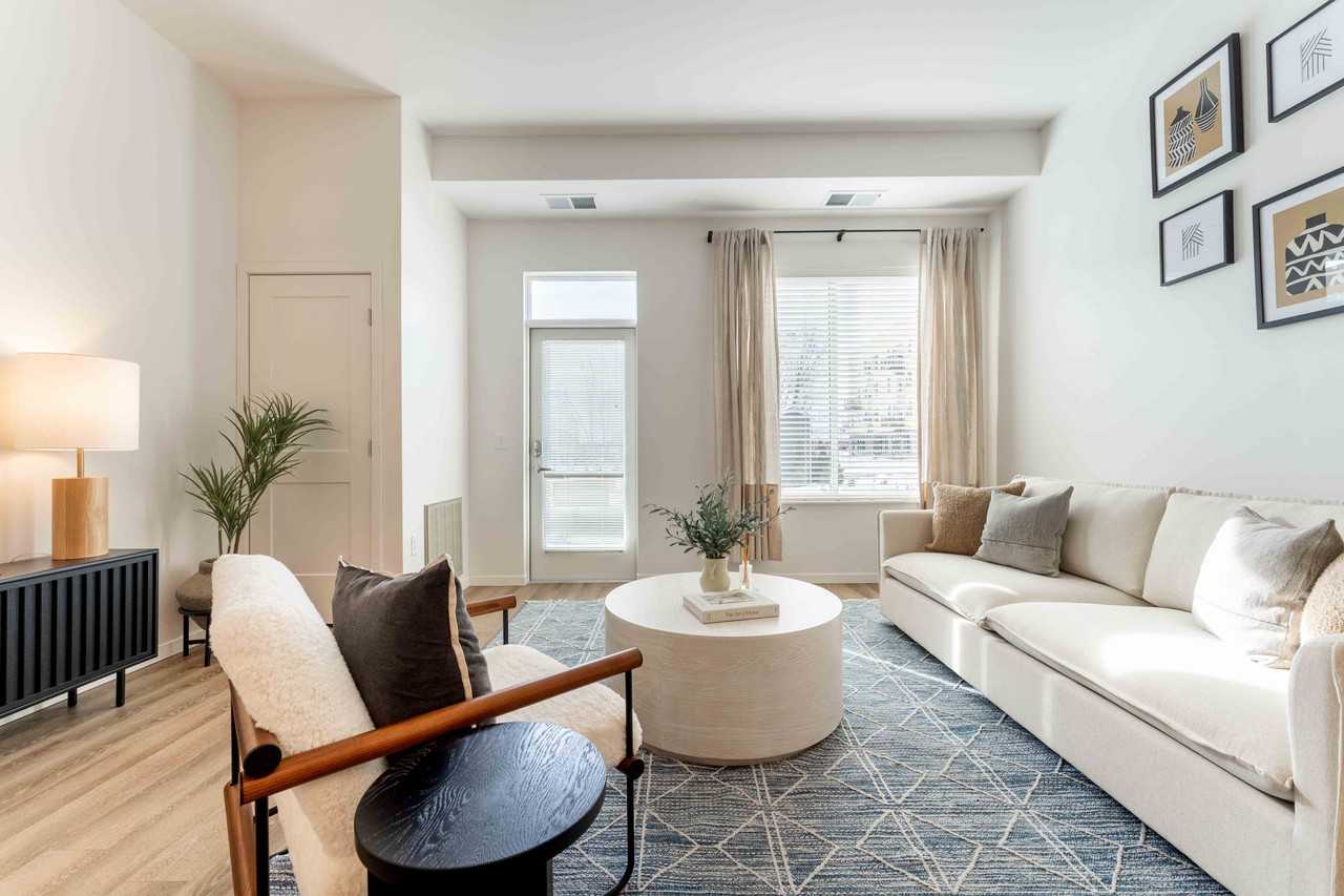 The Ellie - Photo 5 of 33