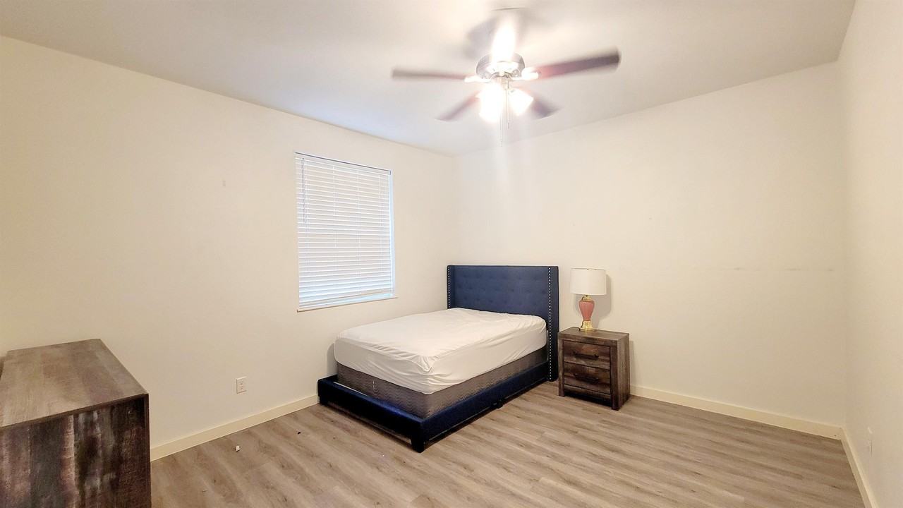 1711 Sycamore St #3 - Photo 3 of 17