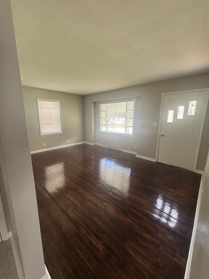 624 Alliance Ave - Photo 3 of 7