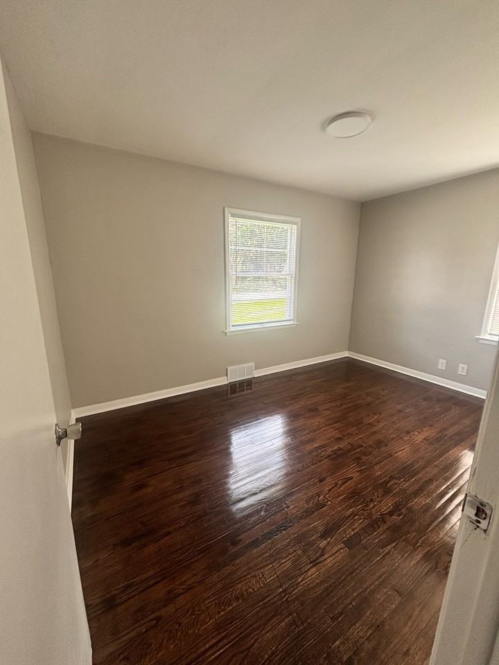 624 Alliance Ave - Photo 4 of 7