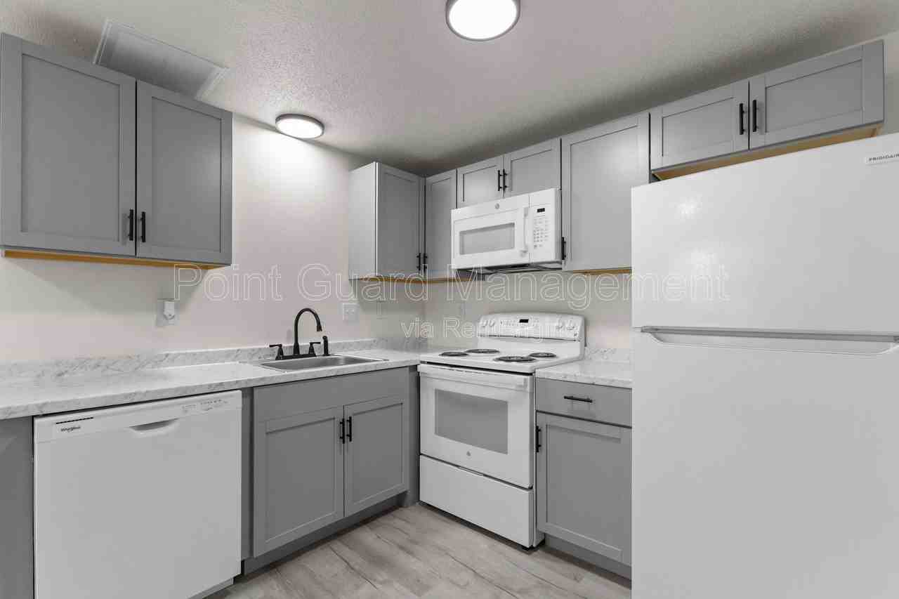 1810 S Cleveland Ave - Photo 3 of 30